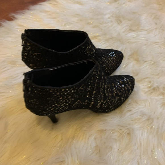 Shoes - Picture 2 of 5